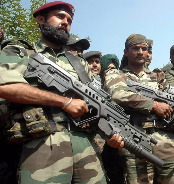 Bản GTAR-21 là súng trường tấn công tiêu chuẩn với nòng dài, ngoài ra nó còn được trang bị súng phóng lựu kẹp nòng hiện đại T40 của Thổ Nhĩ Kỳ. Phiên bản GTAR-21 Việt Nam đang sở hữu giống với của Ấn Độ khi trang bị súng phóng lựu kẹp nòng với cơ chế khai hỏa không dùng cò súng.