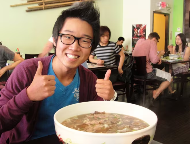 Chỉ tính riêng bánh phở đã lên tới một kg, thịt với nước phở nữa cũng lên tới vài kg. Chỉ tính riêng bánh phở đã lên tới một kg, thịt với nước phở nữa cũng lên tới vài kg.