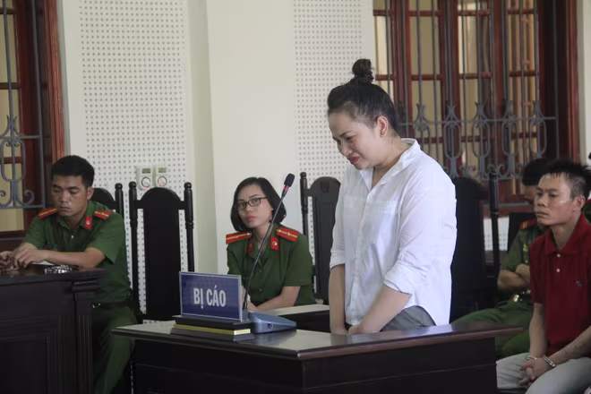 Giết chủ nợ rồi dựng hiện trường giả, người phụ nữ ngất xỉu khi bị tăng án ảnh 1 Giết chủ nợ rồi dựng hiện trường giả, người phụ nữ ngất xỉu khi bị tăng án ảnh 1