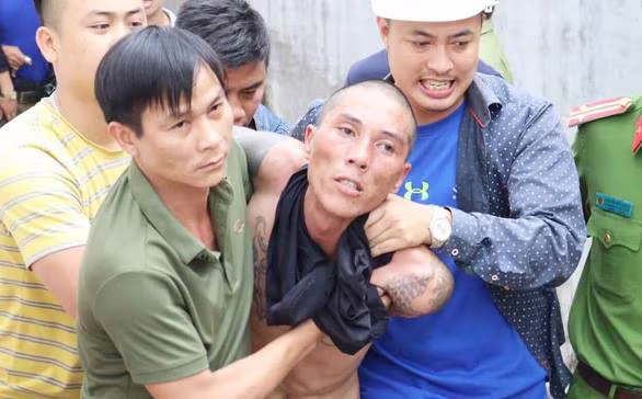 Đối tượng ném con từ mái nhà xuống đất bị điều tra về hành vi giết người ảnh 1 Đối tượng ném con từ mái nhà xuống đất bị điều tra về hành vi giết người ảnh 1