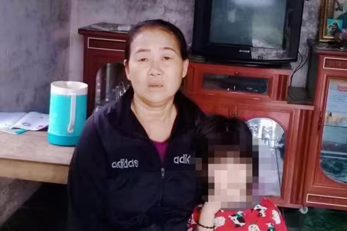 Cho bé gái đi lạc ăn cơm, người phụ nữ bị đánh vì cho là bắt cóc ảnh 1 Cho bé gái đi lạc ăn cơm, người phụ nữ bị đánh vì cho là bắt cóc ảnh 1