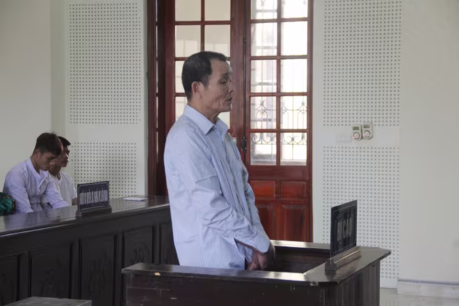 Con khuyên cha uống ít rượu, bị cha đâm chết ảnh 1 Con khuyên cha uống ít rượu, bị cha đâm chết ảnh 1