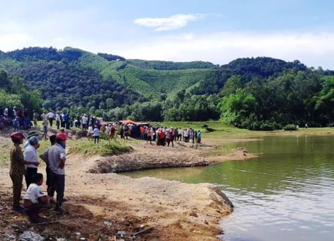 Tắm sông giải nhiệt ngày hè, 3 học sinh đuối nước thương tâm ảnh 1 Tắm sông giải nhiệt ngày hè, 3 học sinh đuối nước thương tâm ảnh 1