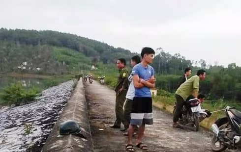 Mất tích sau khi đi sinh nhật bạn, thi thể bé gái được tìm thấy ở đập nước ảnh 1 Mất tích sau khi đi sinh nhật bạn, thi thể bé gái được tìm thấy ở đập nước ảnh 1