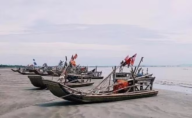 Lật bè trên biển, con tử vong, cha mất tích ảnh 1 Lật bè trên biển, con tử vong, cha mất tích ảnh 1