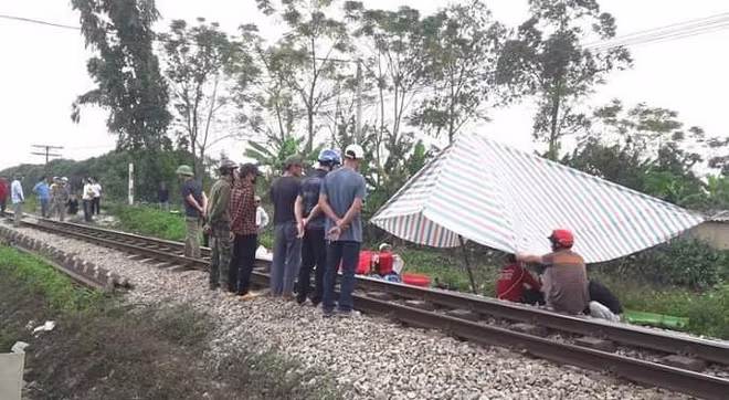 Đi khám bệnh về, người phụ nữ bị tàu hỏa tông tử vong ảnh 1 Đi khám bệnh về, người phụ nữ bị tàu hỏa tông tử vong ảnh 1