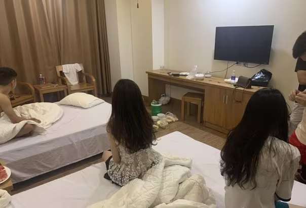 Nhóm thanh niên nam nữ bị bắt giữ khi đang ‘bay, lắc’ trong khách sạn ảnh 1 Nhóm thanh niên nam nữ bị bắt giữ khi đang ‘bay, lắc’ trong khách sạn ảnh 1