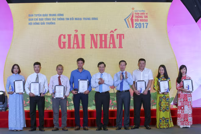Trao Giải thưởng toàn quốc về thông tin đối ngoại năm 2017 ảnh 1
