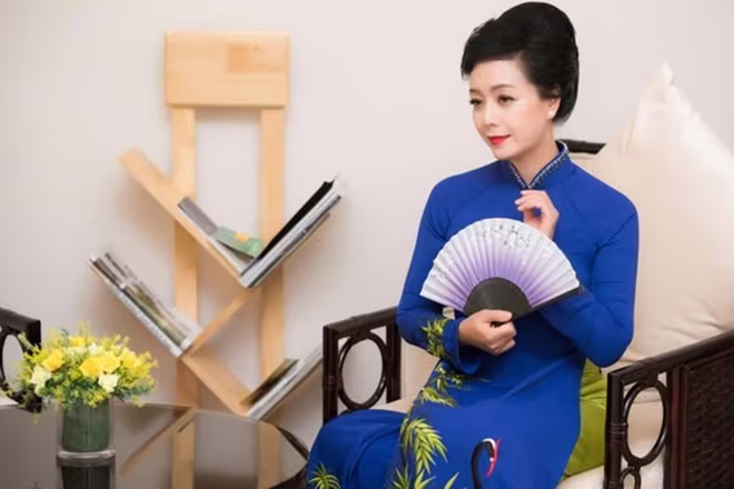 Các văn nghệ sĩ xúc động trước cô bé "tặng ánh sáng" cho bệnh nhân mù lòa ảnh 3 Các văn nghệ sĩ xúc động trước cô bé "tặng ánh sáng" cho bệnh nhân mù lòa ảnh 3