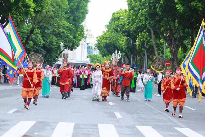 Hàng nghìn du khách và người dân Thủ đô hòa mình trong lễ hội đường phố sôi động ảnh 2 Hàng nghìn du khách và người dân Thủ đô hòa mình trong lễ hội đường phố sôi động ảnh 2