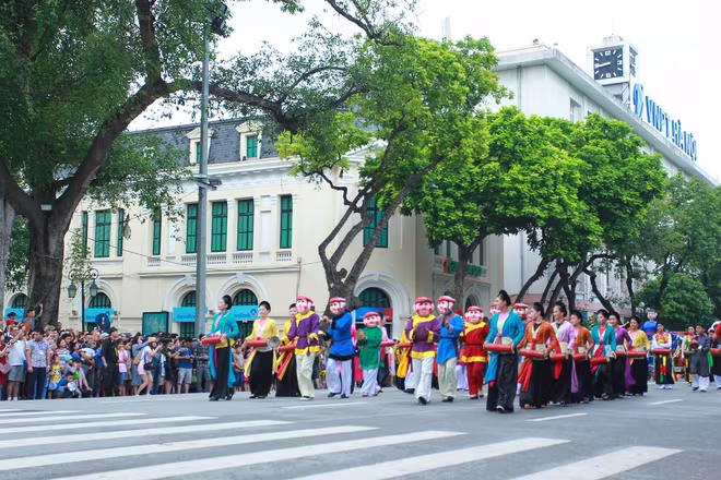 Hàng nghìn du khách và người dân Thủ đô hòa mình trong lễ hội đường phố sôi động ảnh 3 Hàng nghìn du khách và người dân Thủ đô hòa mình trong lễ hội đường phố sôi động ảnh 3