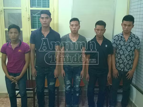 Bắt ổ nhóm cưỡng đoạt tiền của lái, phụ xe khách bến Mỹ Đình ảnh 3 Bắt ổ nhóm cưỡng đoạt tiền của lái, phụ xe khách bến Mỹ Đình ảnh 3