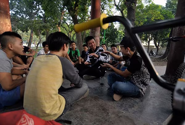 Uống cà phê dạo: “May nhờ, rủi chịu” ảnh 1 Uống cà phê dạo: “May nhờ, rủi chịu” ảnh 1