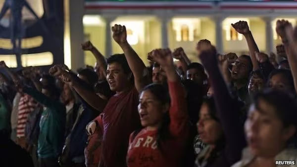 Mexico: Phát hiện hố chôn tập thể sau cuộc biểu tình của sinh viên ảnh 2 Mexico: Phát hiện hố chôn tập thể sau cuộc biểu tình của sinh viên ảnh 2