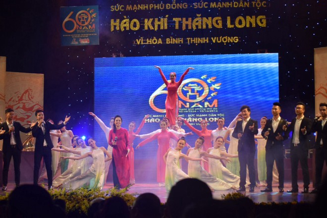 Trang trọng lễ trao tặng tượng Vàng Thánh Gióng ảnh 2 Trang trọng lễ trao tặng tượng Vàng Thánh Gióng ảnh 2