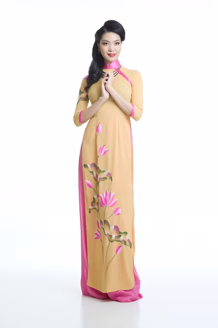 Hoa hậu Thùy Dung dịu dàng khoe sắc trong tà áo dài ảnh 4 Hoa hậu Thùy Dung dịu dàng khoe sắc trong tà áo dài ảnh 4