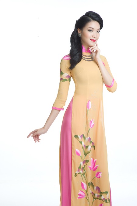 Hoa hậu Thùy Dung dịu dàng khoe sắc trong tà áo dài ảnh 3 Hoa hậu Thùy Dung dịu dàng khoe sắc trong tà áo dài ảnh 3