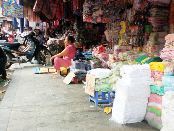 Kiểm tra 4 cửa hàng, thu trên 4.500 đôi găng tay ảnh 1 Kiểm tra 4 cửa hàng, thu trên 4.500 đôi găng tay ảnh 1