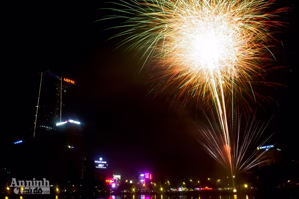 Hà Nội đêm 10-10: Huyền ảo với pháo hoa chụp kiểu "phơi sáng" ảnh 8