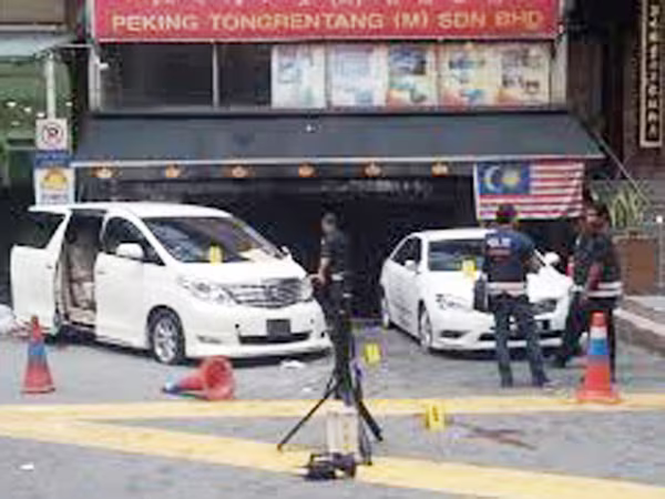 Bom tự chế nổ giữa Kuala Lumpur ảnh 1