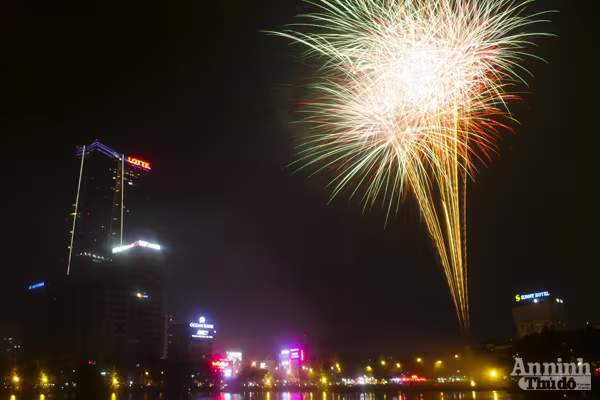 Hà Nội đêm 10-10: Huyền ảo với pháo hoa chụp kiểu "phơi sáng" ảnh 9