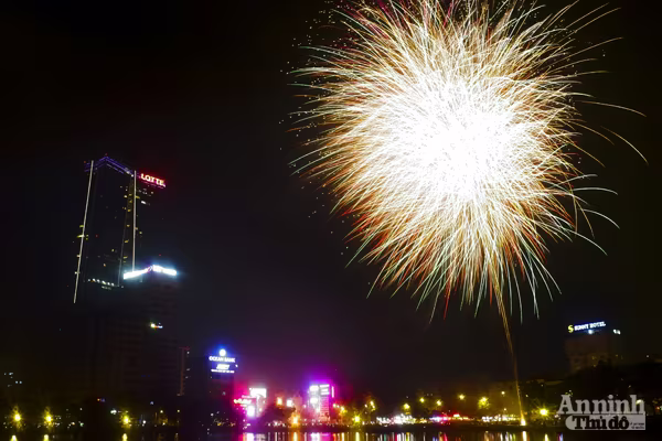 Hà Nội đêm 10-10: Huyền ảo với pháo hoa chụp kiểu "phơi sáng" ảnh 10