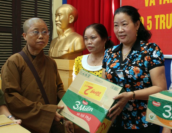 Báo ANTĐ cùng các nhà hảo tâm mang hơi ấm đến vùng cao Sơn La ảnh 6 Báo ANTĐ cùng các nhà hảo tâm mang hơi ấm đến vùng cao Sơn La ảnh 6