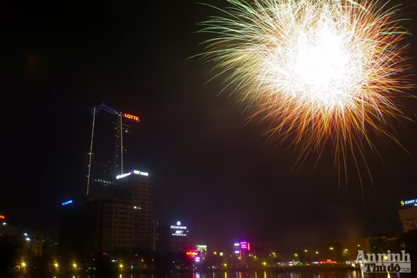 Hà Nội đêm 10-10: Huyền ảo với pháo hoa chụp kiểu "phơi sáng" ảnh 5