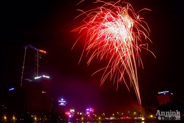 Hà Nội đêm 10-10: Huyền ảo với pháo hoa chụp kiểu "phơi sáng" ảnh 7