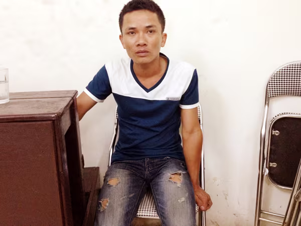 Nghi đưa nhầm tiền, khách vác dao chém nhân viên tẩm quất ảnh 1 Nghi đưa nhầm tiền, khách vác dao chém nhân viên tẩm quất ảnh 1