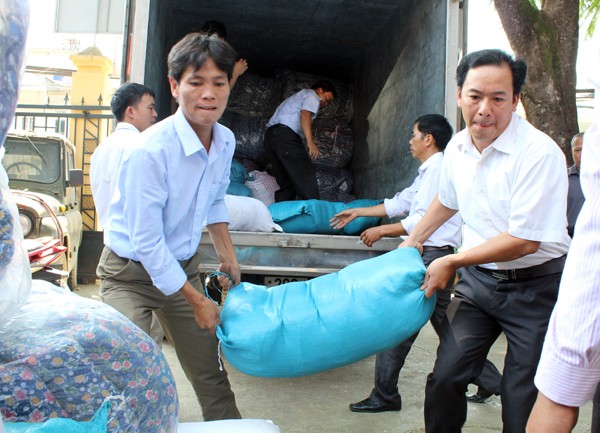 Báo ANTĐ cùng các nhà hảo tâm mang hơi ấm đến vùng cao Sơn La ảnh 3 Báo ANTĐ cùng các nhà hảo tâm mang hơi ấm đến vùng cao Sơn La ảnh 3