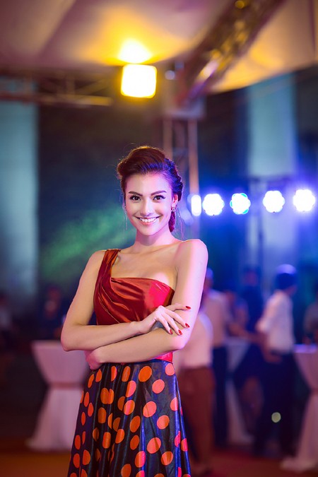 Hồng Quế lưng trần gợi cảm dự sự kiện tại Hà Nội ảnh 3 Hồng Quế lưng trần gợi cảm dự sự kiện tại Hà Nội ảnh 3
