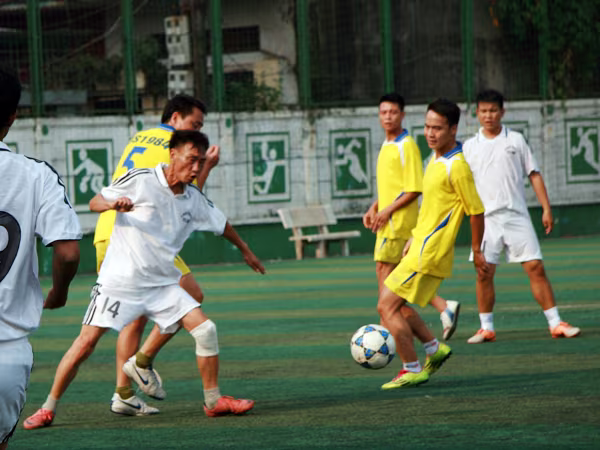 Sôi nổi giải bóng đá quận Hoàn Kiếm năm 2014 ảnh 1 Sôi nổi giải bóng đá quận Hoàn Kiếm năm 2014 ảnh 1