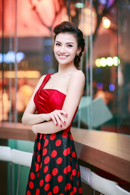 Hồng Quế lưng trần gợi cảm dự sự kiện tại Hà Nội ảnh 10 Hồng Quế lưng trần gợi cảm dự sự kiện tại Hà Nội ảnh 10