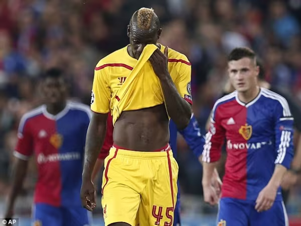 Sốc: “Bé hư” Balotelli sa sút phong độ vì…lợn cưng ảnh 1 Sốc: “Bé hư” Balotelli sa sút phong độ vì…lợn cưng ảnh 1