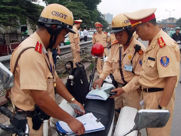 Xử lý phương tiện vi phạm về an toàn kỹ thuật, môi trường: Không bỏ qua dù chỉ lỗi nhỏ ảnh 1 Xử lý phương tiện vi phạm về an toàn kỹ thuật, môi trường: Không bỏ qua dù chỉ lỗi nhỏ ảnh 1