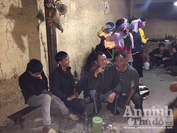 Mục kích lễ cúng ma khô, thả hồn người chết về với tổ tiên của người Mông ảnh 8 Mục kích lễ cúng ma khô, thả hồn người chết về với tổ tiên của người Mông ảnh 8