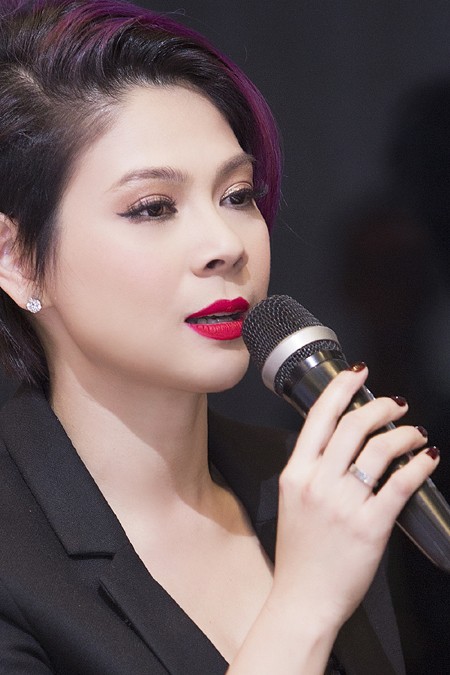 Thanh Thảo ăn diện gợi cảm làm MC ra mắt album cho ca sĩ Quang Dũng ảnh 5 Thanh Thảo ăn diện gợi cảm làm MC ra mắt album cho ca sĩ Quang Dũng ảnh 5