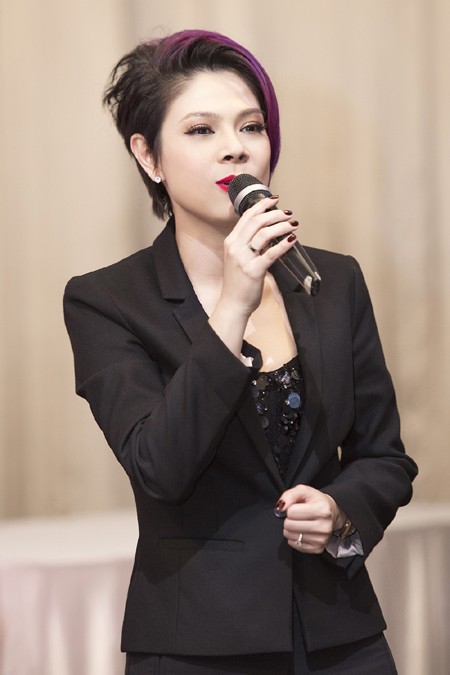 Thanh Thảo ăn diện gợi cảm làm MC ra mắt album cho ca sĩ Quang Dũng ảnh 4 Thanh Thảo ăn diện gợi cảm làm MC ra mắt album cho ca sĩ Quang Dũng ảnh 4