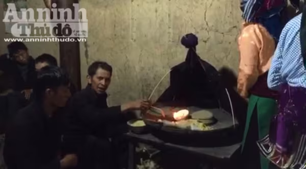 Mục kích lễ cúng ma khô, thả hồn người chết về với tổ tiên của người Mông ảnh 12 Mục kích lễ cúng ma khô, thả hồn người chết về với tổ tiên của người Mông ảnh 12