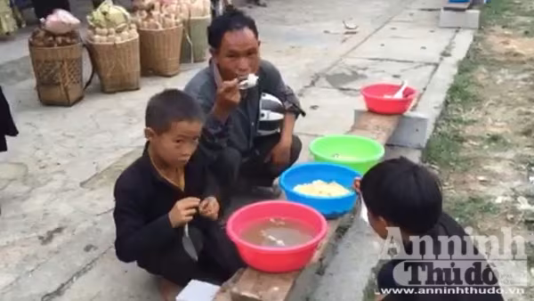 Mục kích lễ cúng ma khô, thả hồn người chết về với tổ tiên của người Mông ảnh 6 Mục kích lễ cúng ma khô, thả hồn người chết về với tổ tiên của người Mông ảnh 6