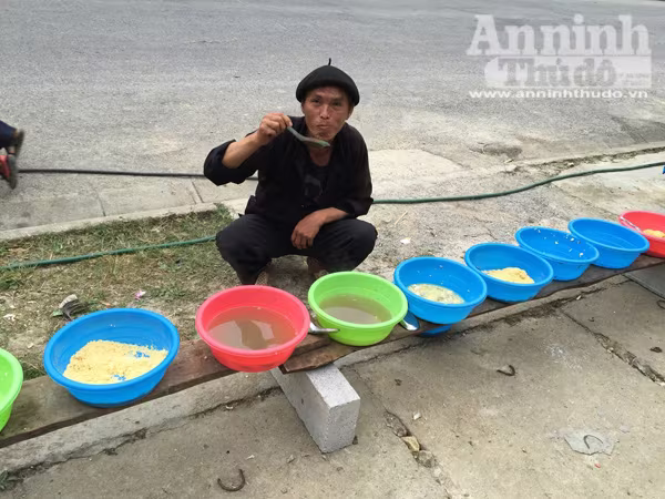 Mục kích lễ cúng ma khô, thả hồn người chết về với tổ tiên của người Mông ảnh 5 Mục kích lễ cúng ma khô, thả hồn người chết về với tổ tiên của người Mông ảnh 5