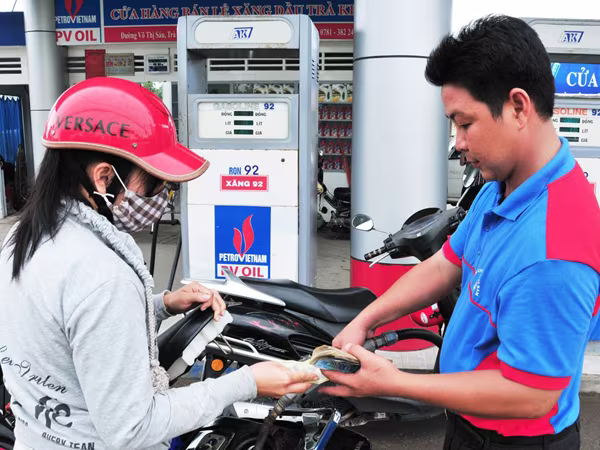 Tăng chi phí định mức, giá xăng dầu lại bị đội lên ảnh 1 Tăng chi phí định mức, giá xăng dầu lại bị đội lên ảnh 1