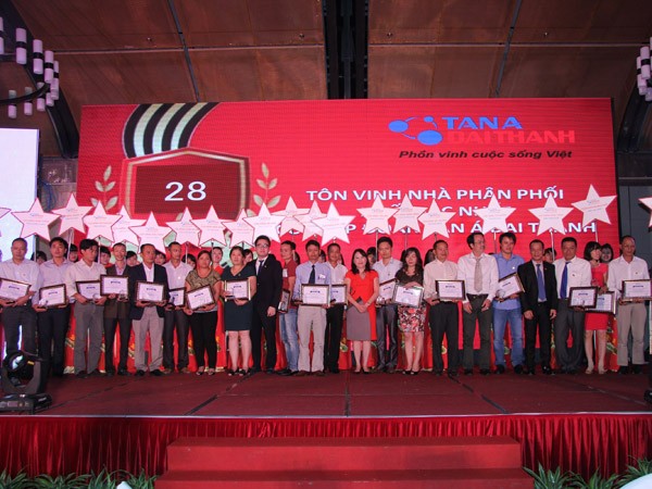 Gala tri ân khách hàng và lễ ra mắt bộ sản phẩm Tân Á Đại Thành ảnh 3 Gala tri ân khách hàng và lễ ra mắt bộ sản phẩm Tân Á Đại Thành ảnh 3
