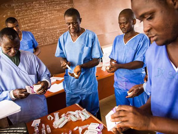 Khủng hoảng mới liên quan tới Ebola mang tên… “thiếu tiền” ảnh 2 Khủng hoảng mới liên quan tới Ebola mang tên… “thiếu tiền” ảnh 2