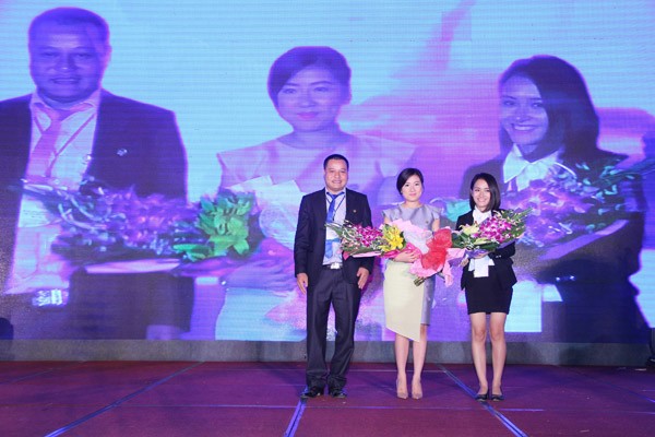 Gala tri ân khách hàng và lễ ra mắt bộ sản phẩm Tân Á Đại Thành ảnh 2 Gala tri ân khách hàng và lễ ra mắt bộ sản phẩm Tân Á Đại Thành ảnh 2
