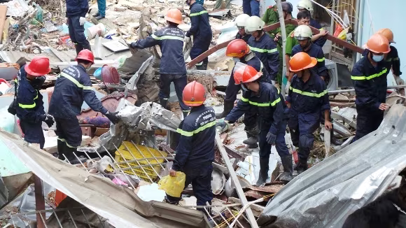 Nóng: Thu 500 kg hoá chất từ hiện trường vụ nổ rung chuyển ở TP.HCM ảnh 2 Nóng: Thu 500 kg hoá chất từ hiện trường vụ nổ rung chuyển ở TP.HCM ảnh 2