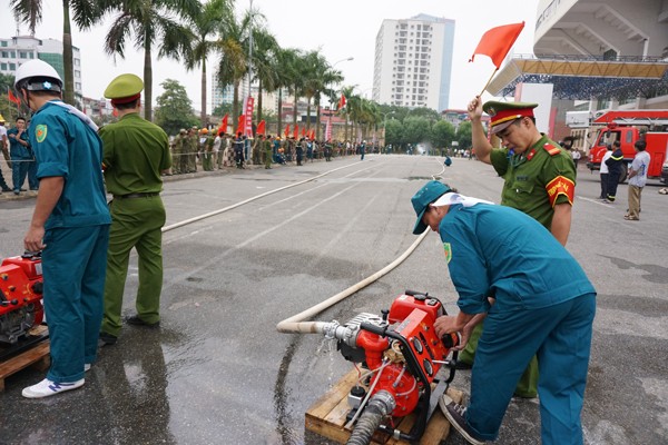 Cuộc đua tài của những “chiến sỹ” chọi với hỏa hoạn ảnh 7 Cuộc đua tài của những “chiến sỹ” chọi với hỏa hoạn ảnh 7