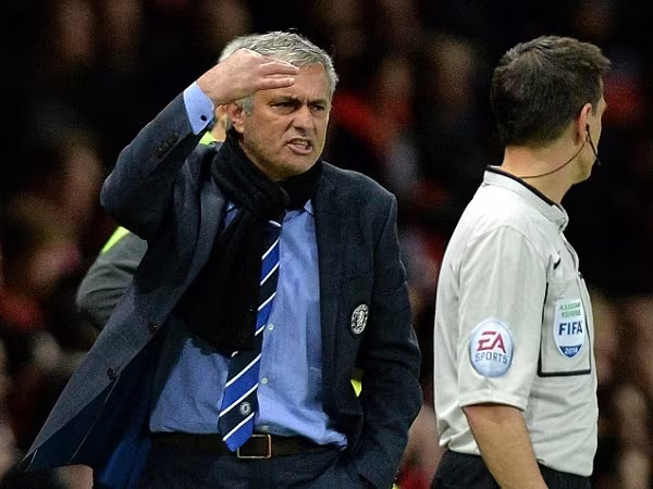 Mourinho lại gây sốc: “Tôi biết thừa Ivanovic sẽ phải nhận thẻ đỏ“ ảnh 2 Mourinho lại gây sốc: “Tôi biết thừa Ivanovic sẽ phải nhận thẻ đỏ“ ảnh 2