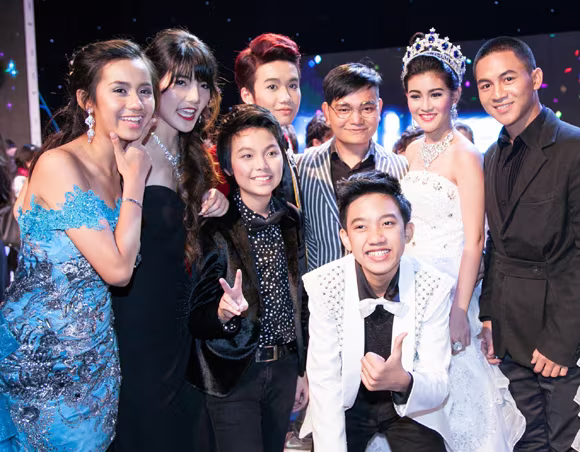 Stylist Trịnh Tú Trung làm giám khảo cuộc thi nhan sắc lớn tại Thái Lan ảnh 8